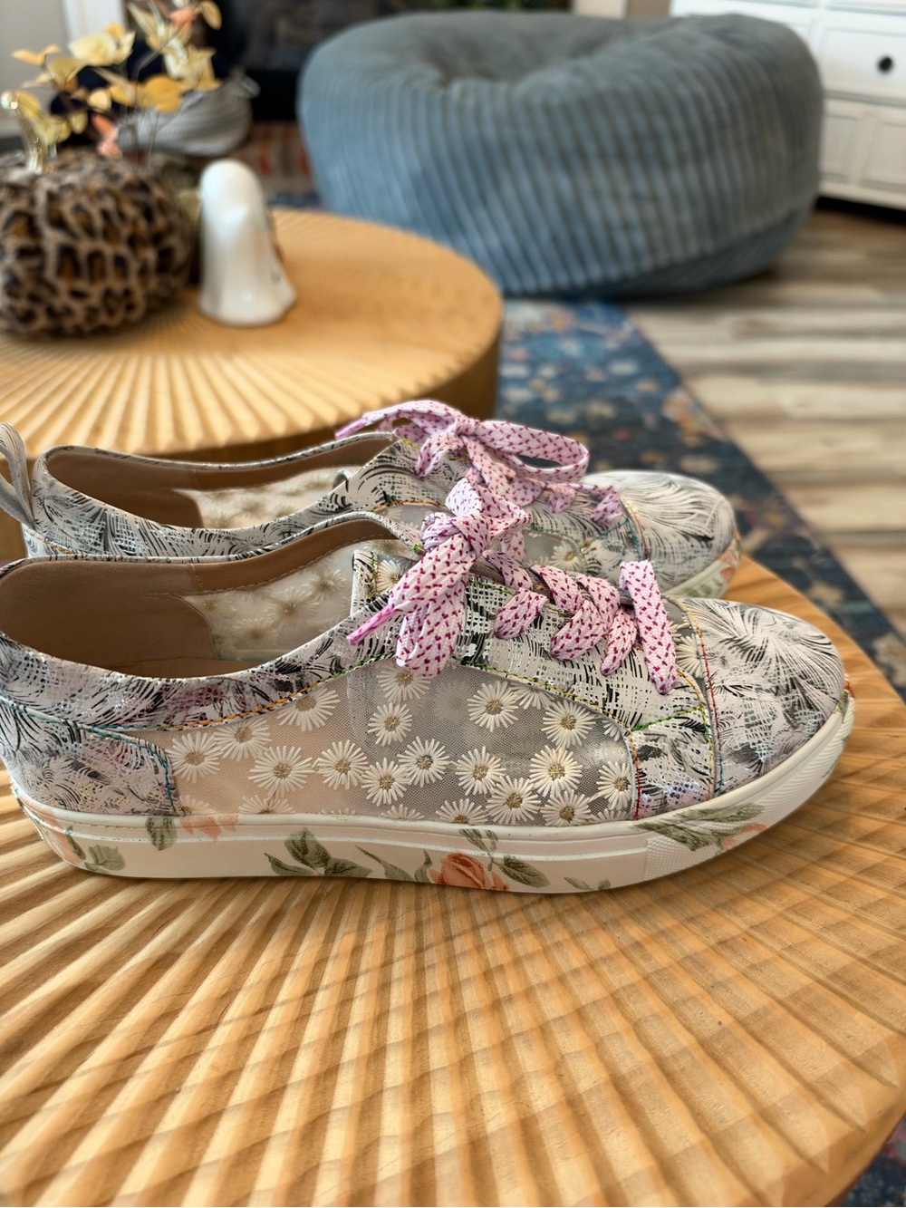 L'Artiste by Spring Step Motion Sneaker Grey Multi Daisy Size 41/10 Pink laces